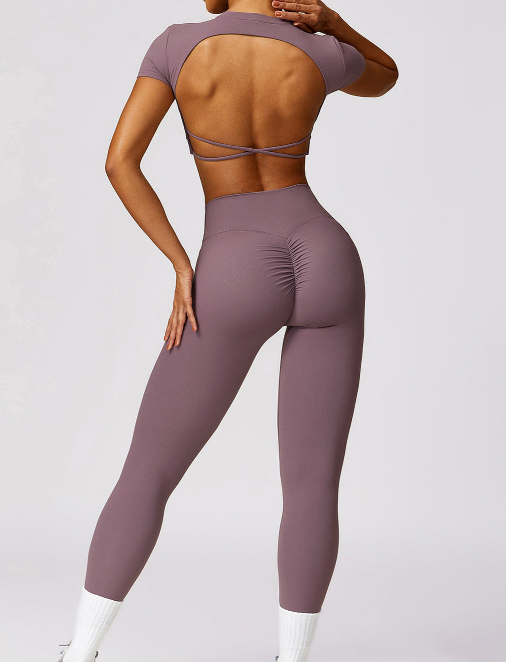 OPEN-BACK SCULPTING ACTIVE SET.
